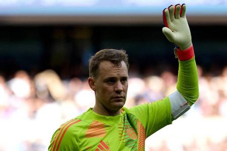 TOR: Manuel Neuer - Note: 2,0 - War in seinem Strafraum zu jeden Zeitpunkt aufmerksam. Rettete beim frechen Versuch von Raum einmal im kurzen Eck. Fing das Leder ansonsten bei langen Bällen verlässlich ab und leitete den Angriff zum 1:0 durch sein schnelles Umschalten ein. Später beinahe mit einem weiteren Assist.