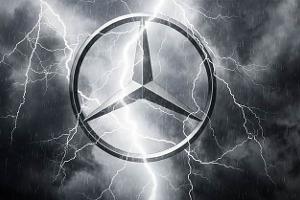 Mercedes Logo Stern Gewitter
