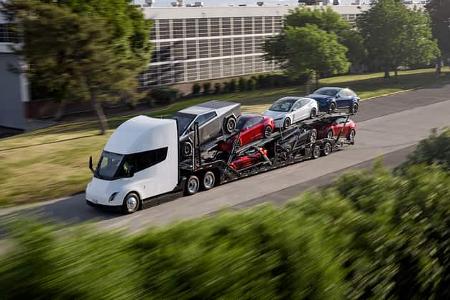 12/2025 Tesla Semi Elektro-Lkw