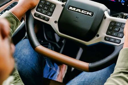 11/2025 Mack Pioneer USA Truck