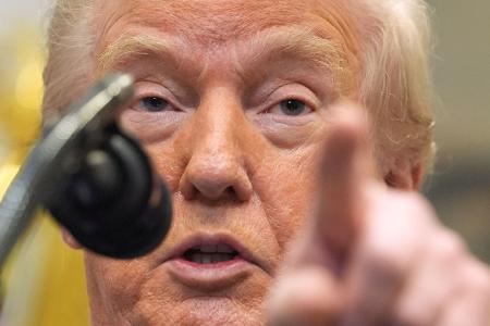 Trump warnt den Iran vor schwerwiegenden Konsequenzen, sollte sich das Land nicht mit den USA auf einen Deal einigen. 