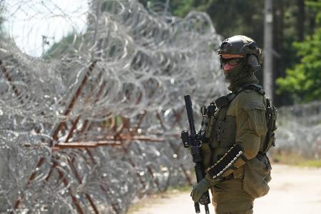 Schmuggel-Ballons haben die streng bewachte Grenze zwischen Belarus und Polen überflogen. (Archivbild)