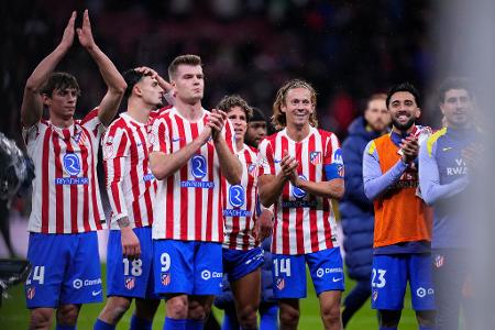 Die Spieler von Atletico Madrid feiern ihren Sieg.