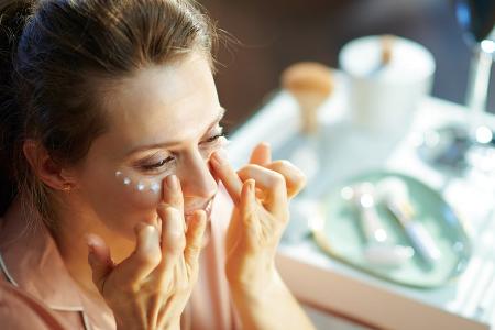 Hautbarriere stärken: Diese Produkte sind bei Kälte essenziell