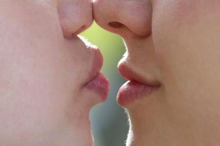 Der Kuss ist mehr als nur eine Berührung der Lippen. (Symbolbild)