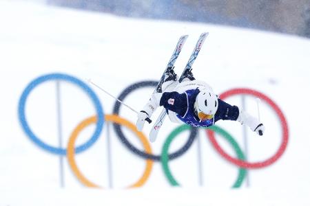 Olympia, Olympische Winterspiele Mailand Cortina 2026, Ski Freestyle, Finale, Parallel-Buckelpiste, Frauen, Hinako Tomitaka (Japan) in Aktion.