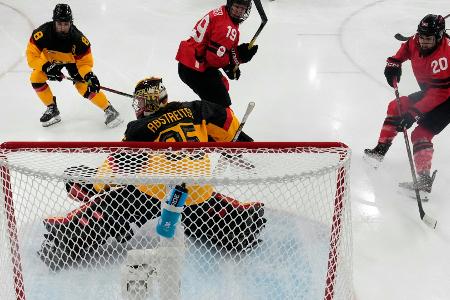 Chancenlos gegen Kanada: DEB-Frauen im Viertelfinale raus