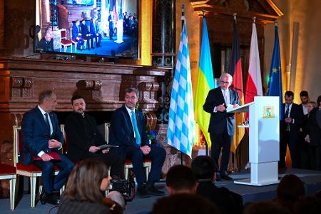 Stellvertretend für den Mut und die Kraft der Ukrainer im Krieg gegen Russland nahm Präsident Wolodymyr Selenskyj den Ewald-von-Kleist-Preis entgegen.