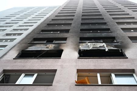 Der Qualm zog auch weit die Fassade hoch. (Archivbild) 