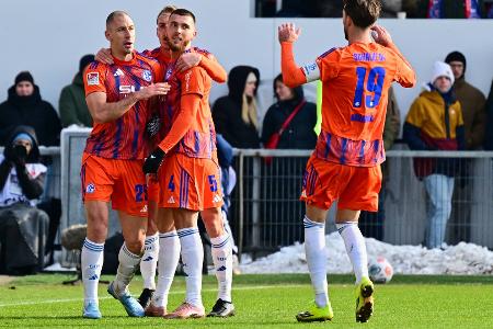 Erster Sieg: Schalke zurück an der Tabellenspitze