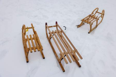 In Österreich kam es zu einem tödlichen Rodelunfall beim Skilager einer Münchner Schule. (Symbolbild) 