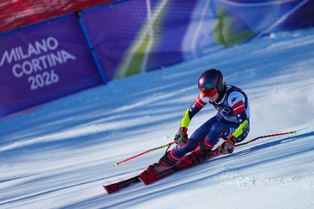 Talwärts - Mikaela Shiffrin fährt im ersten Lauf beim Riesenslalom.