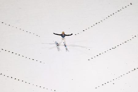 Nika Prevc (Slowenien) in Aktion.