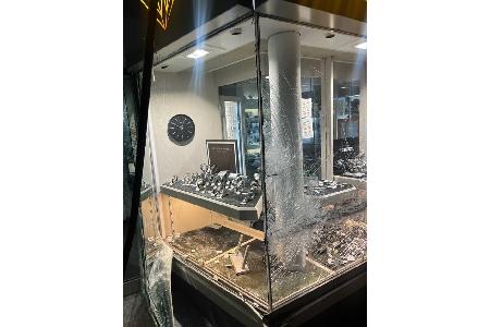 Einbruch in Juweliergeschäft (Foto: PolizeiMK)
