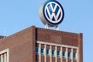 Hochhaus Logo Werk Wolfsburg Verwaltung