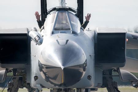 Tornado-Kampfjets sind in der Eifel stationiert, um im Ernstfall US-Atombomben einzusetzen. (Archivbild)