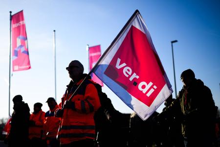 Verdi-Mitglieder gehen auf die Straße. (Archivbild)