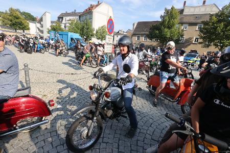 AfD-Chef Björn Höcke schwärmt von der Simson und nutzte sie im Wahlkampf 2024. (Archivbild)