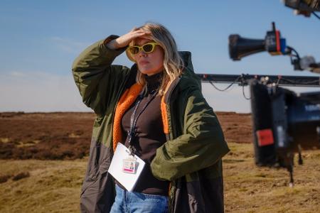 Die Regisseurin Emerald Fennell