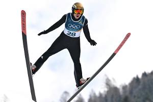 Kombination: Geiger nach Springen weit zurück