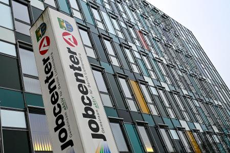 Für Geflüchtete aus der Ukraine, die nach dem 1. April 2025 eingereist sind, soll es künftig statt Grundsicherung zunächst die geringeren Leistungen geben, die auch Asylbewerber erhalten. (Symbolbild) 