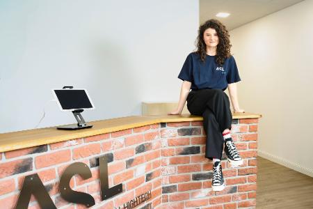 Die Ukrainerin Yevheniaa Salii ist Mitarbeiterin beim Agrarservice Lass im Kreis Rendsburg-Eckernförde. (Archivfoto)