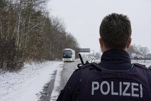 Einen Reisebus als Einsatzfahrzeug haben die Beamten des PABR Ratzeburg auch nicht alle Tage