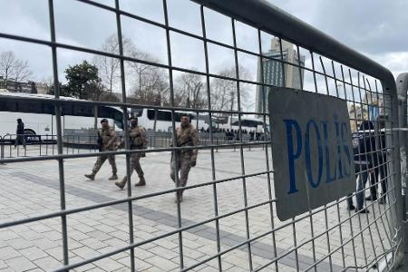 Türkische Behörden führten in den letzten Wochen zahlreiche Razzien gegen Prominente durch - das Vorgehen steht in der Kritik. (Symbolbild)