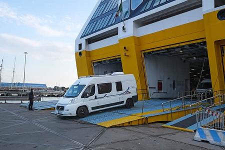 Fährhafen Liviorno Wohnmobil