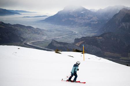 In vielen europäischen Wintersportregionen ist die Lawinengefahr derzeit groß (Archivbild).