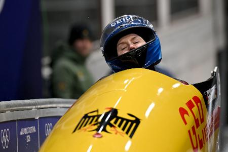 Laura Nolte fährt im Monobob auf dem zweiten Platz ins Ziel ein bei den Olympischen Winterspielen Mailand Cortina 2026.