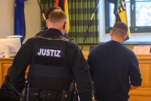 Der 38-Jährige soll seine Ehefrau in der JVA in Burg getötet haben. 