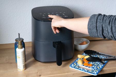 In vielen deutschen Küchen hat der Airfryer inzwischen seinen festen Platz.