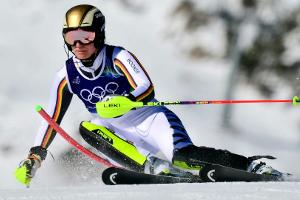Dürr im Slalom auf Medaillenkurs