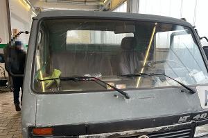 verkehrsunsicherer Kleintransporter