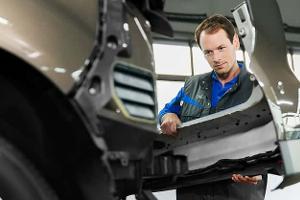 Ford Mechaniker Mechatroniker Werkstatt Ersatzteile Stoßfänger