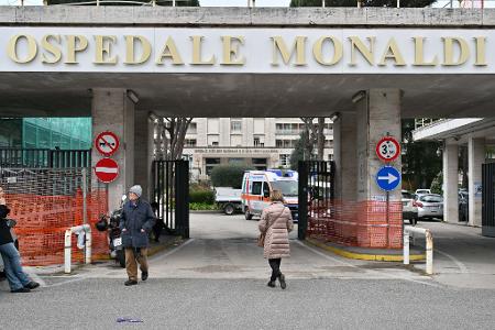 Das Schicksal des kleinen Jungen in der Monaldi-Klinik bewegt ganz Italien. 