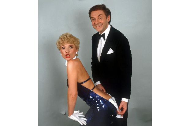 Harald Juhnke (1929-2005) und Ingrid Steeger (1947-2023) waren Ikonen des BRD-Fernsehens. (Archivbild)