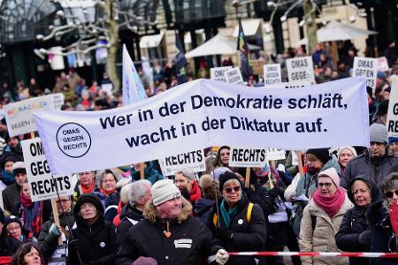 Eine deutliche Mehrheit in Deutschland sieht eine negative Entwicklung der Demokratie. (Archivbild)