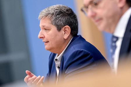 Das Bundesamt für Sicherheit in der Informationstechnik (BSI) spielt eine zentrale Rolle bei der Bewältigung von Cyber-Bedrohungen. Betreiber kritischer Infrastruktur müssen relevante Cyberangriffe dem BSI melden. (Archivfoto)