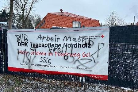 20260219_Besprühte Werbebanner Nordholz