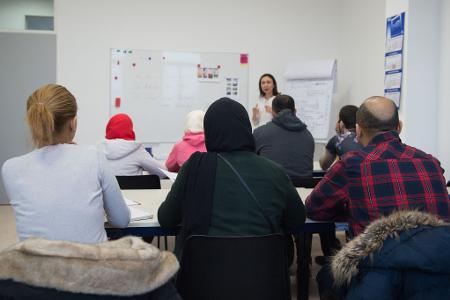 Die sogenannten Erstorientierungskurse für Schutzsuchende hat das Bundesamt für Migration und Flüchtlinge (Bamf) 2017 eingeführt. (Archivfoto)