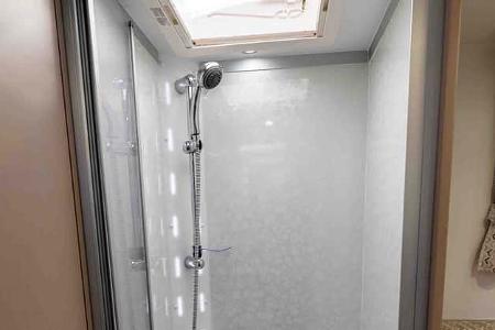 f_Notin_Lindau_JF_Dusche