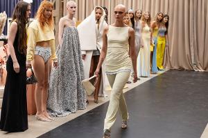 "GNTM": Viel Gemecker bei erster Fashionshow der Frauen