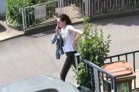 Weibliche Person (1)