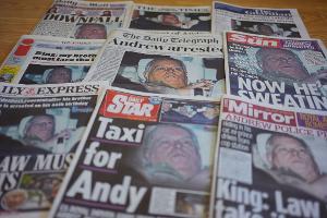 Das Gesicht des britischen Ex-Prinzen ist am Freitag auf den Titelseiten britischer Zeitungen. 