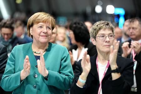 Ex-Kanzlerin Merkel besuchte erstmals seit Jahren wieder einen CDU-Parteitag. 