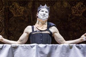 "Richard III"-Aufführung: Lars Eidinger verletzt Zuschauerin mit Degen