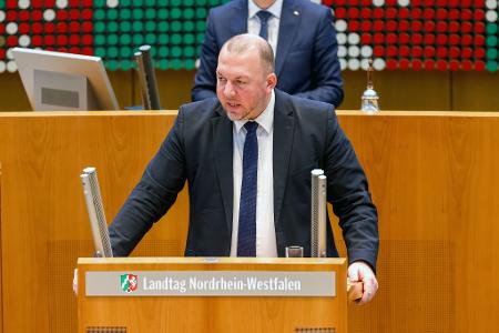 Der AfD-Politiker, Klaus Esser, sagt, seine 85-jährige Mitarbeiterin bereite aus dem Homeoffice heraus für ihn etwa Kleine Anfragen oder Anträge vor. (Archivfoto)