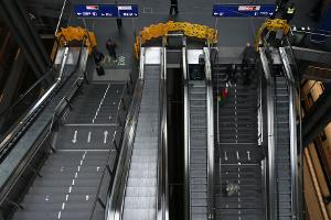 Bis auf weiteres gesperrt: 42 von 54 Rolltreppen im Berliner Hauptbahnhof. (Archivbild)